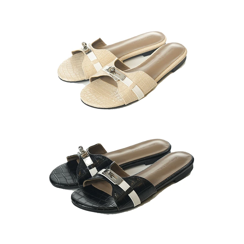 25年新款露趾鳄鱼纹漆皮金属扣平底拖女鞋外穿一字拖沙滩鞋