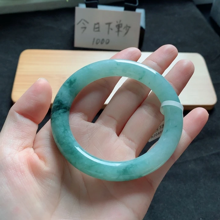 翡翠手镯未镶嵌手镯