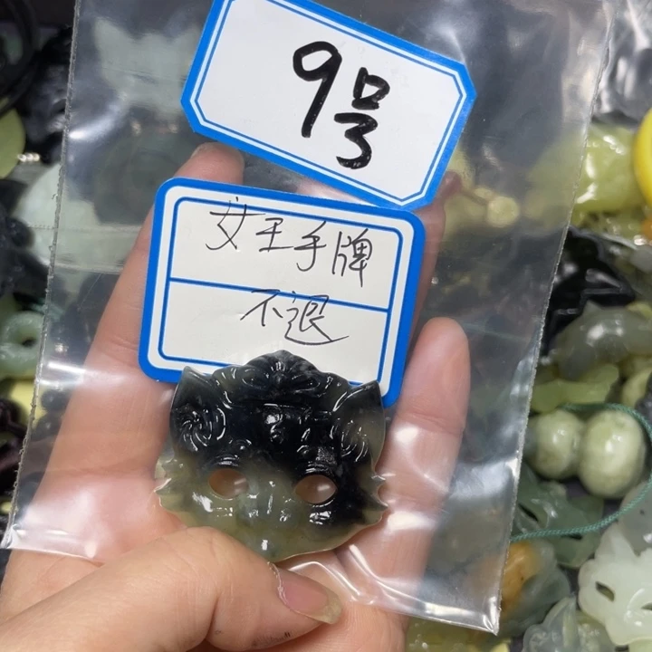 蛇纹石玉颈饰合金湘**宝