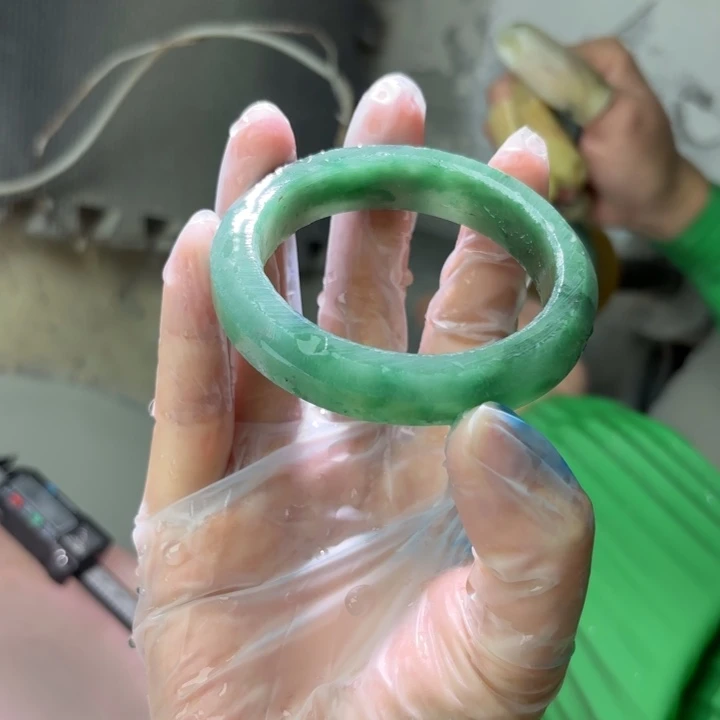文***文未镶嵌手镯石英质玉（非洲翠）定制