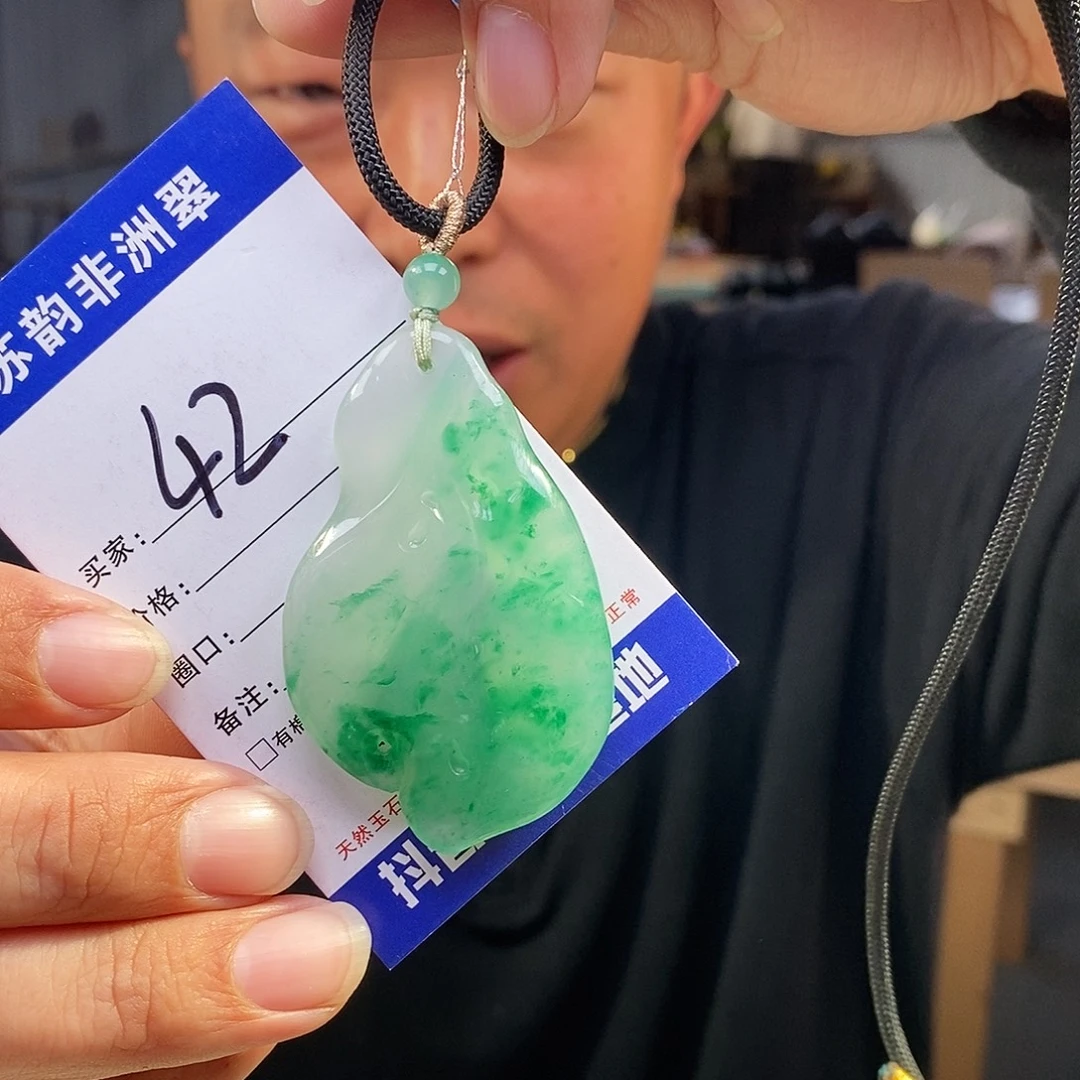 石英质玉（非洲翠）未镶嵌颈饰