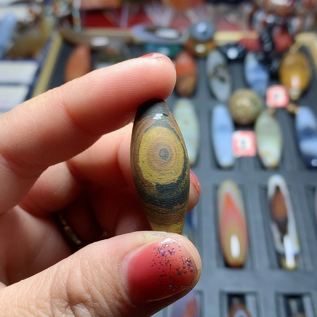 玛瑙/玉髓颈饰未镶嵌孤**者