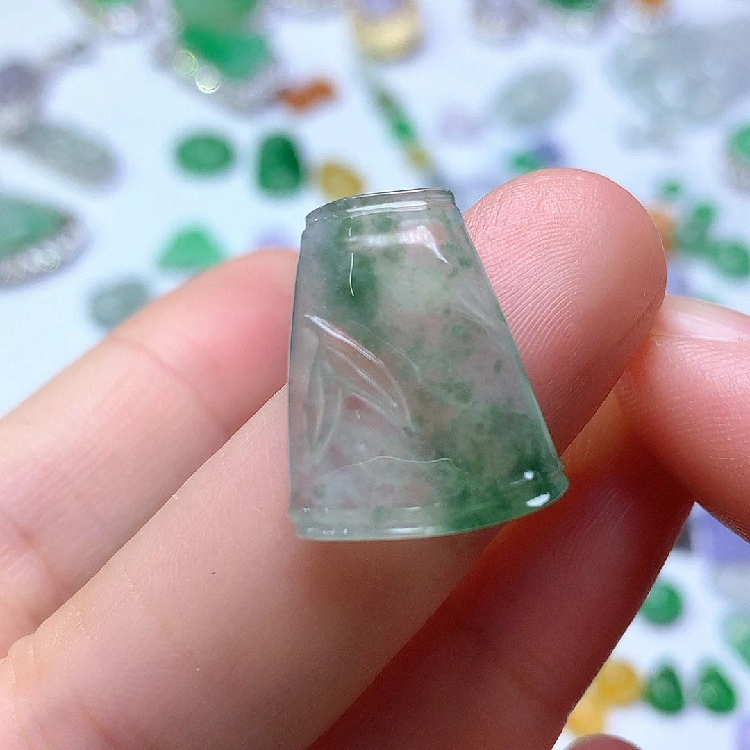 翡翠未镶嵌颈饰竹节