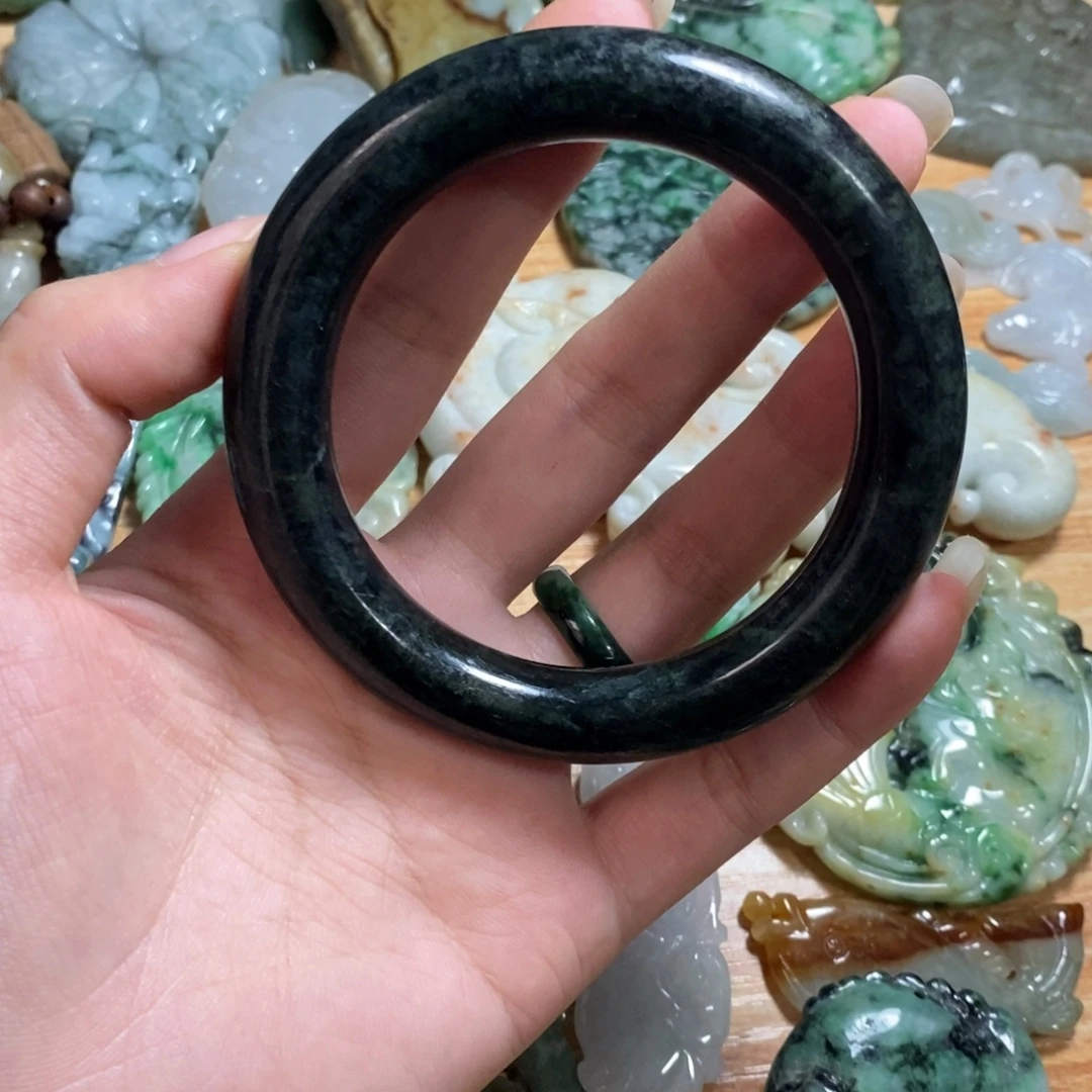 翡翠手镯未镶嵌翡翠手镯