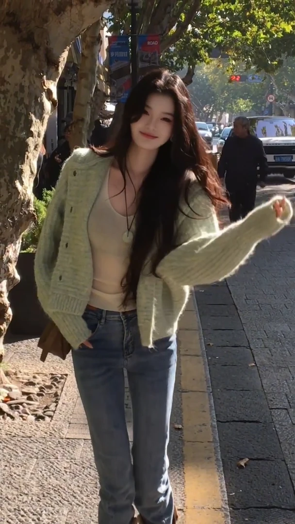 冬季一整套女装2025新款韩系连帽针织开衫内搭高腰牛仔裤三件套装