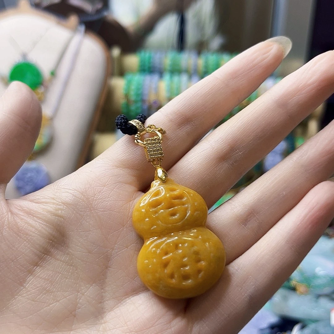 翡翠未镶嵌颈饰，翡翠首饰