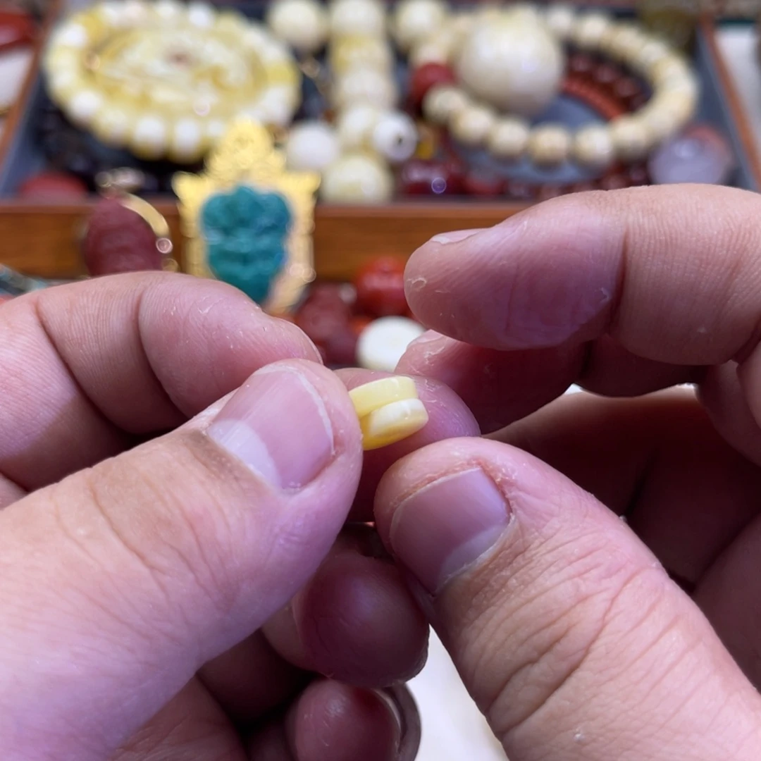 琥珀未镶嵌珠宝奇石22