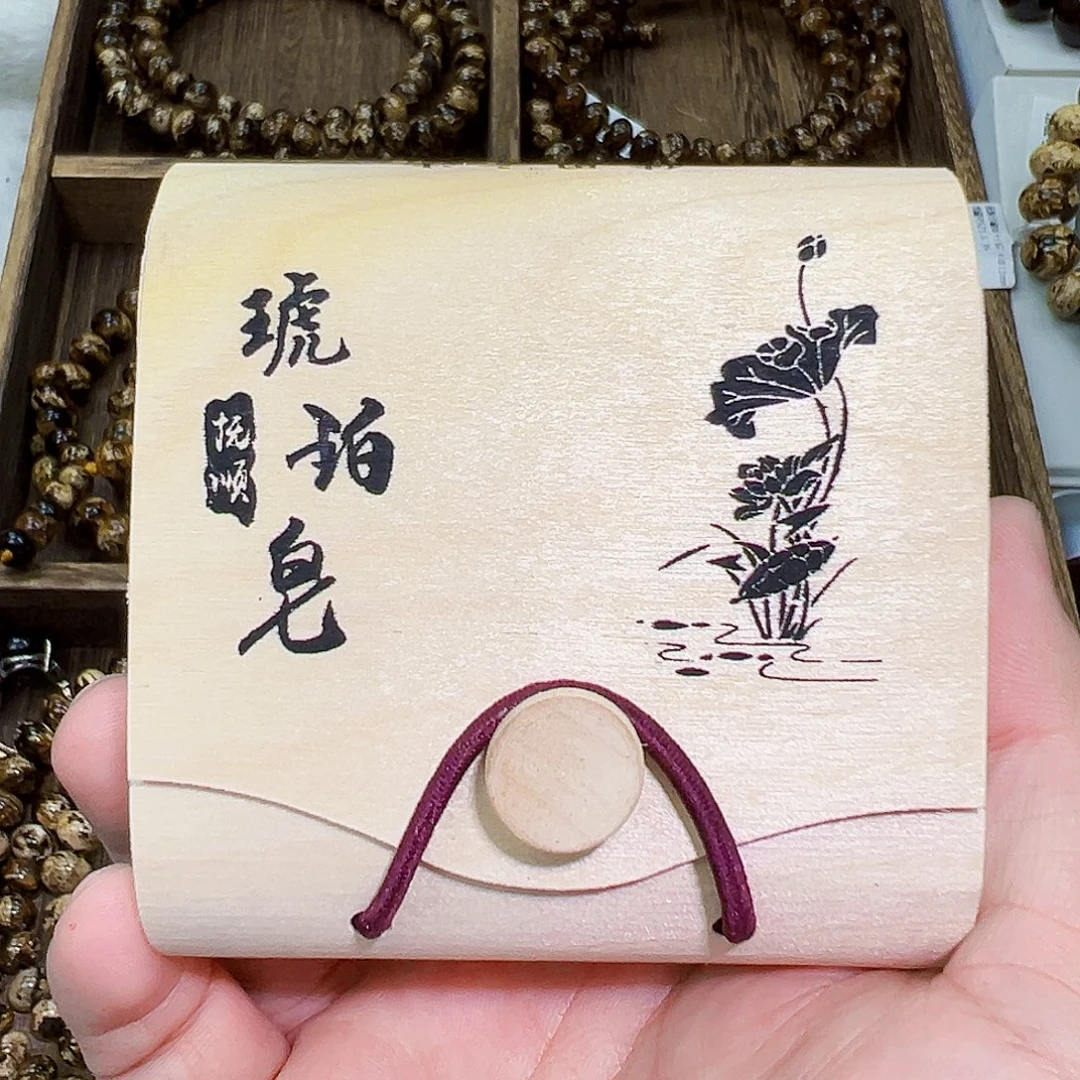琥珀未镶嵌颈饰抚顺
