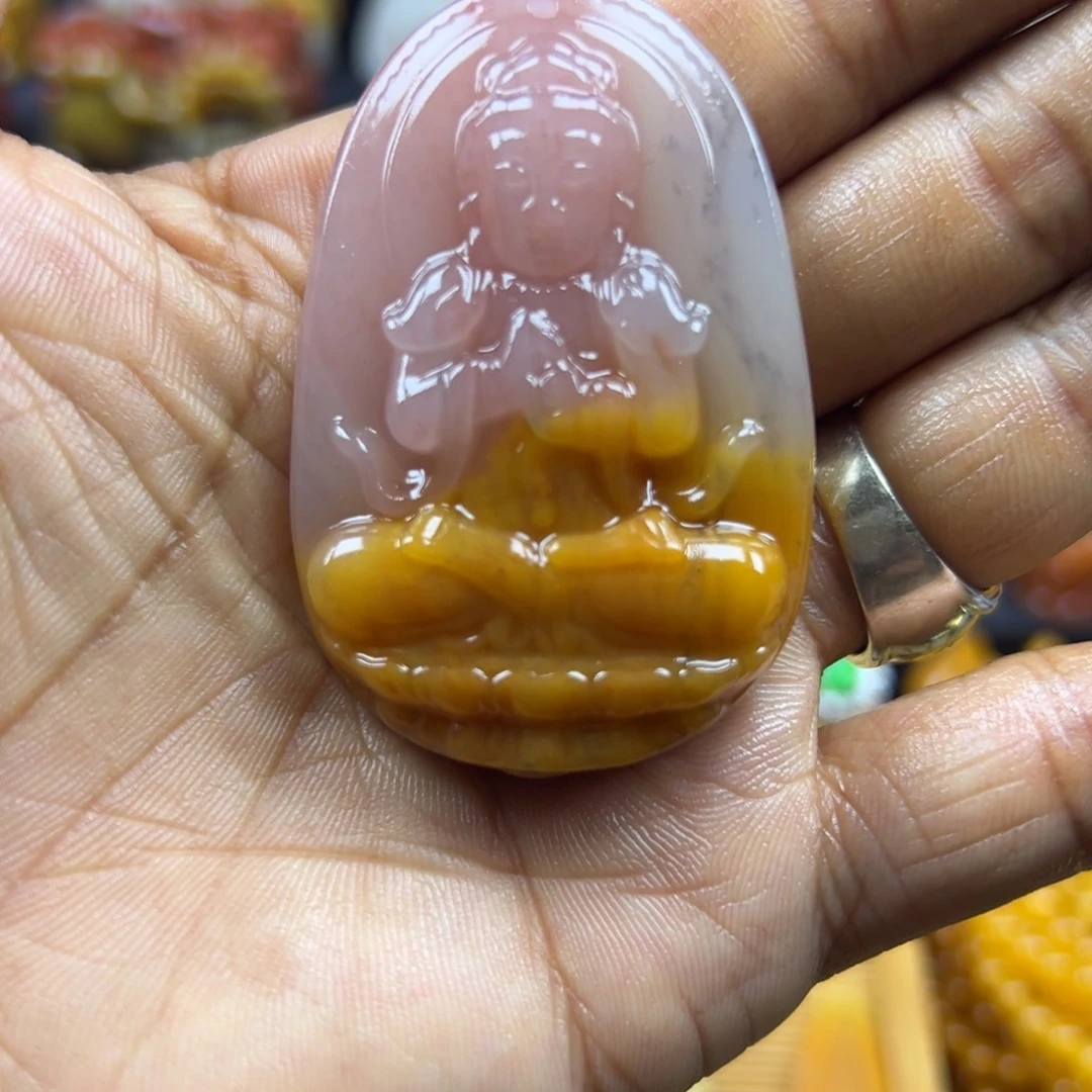 未镶嵌石英质玉（黄龙玉）颈饰