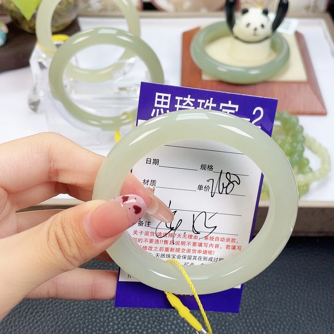 和田玉未镶嵌手镯