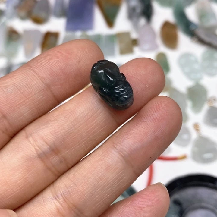 翡翠未镶嵌颈饰至*斋天然翡翠