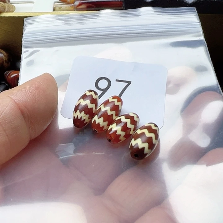 飞***朵玛瑙/玉髓未镶嵌手链