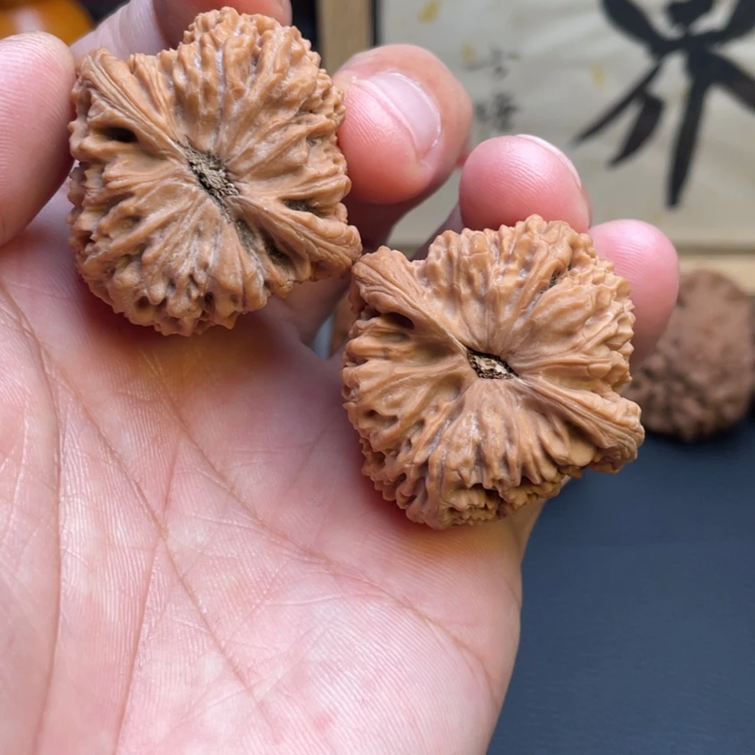 徐***章文玩核桃吊坠南疆石