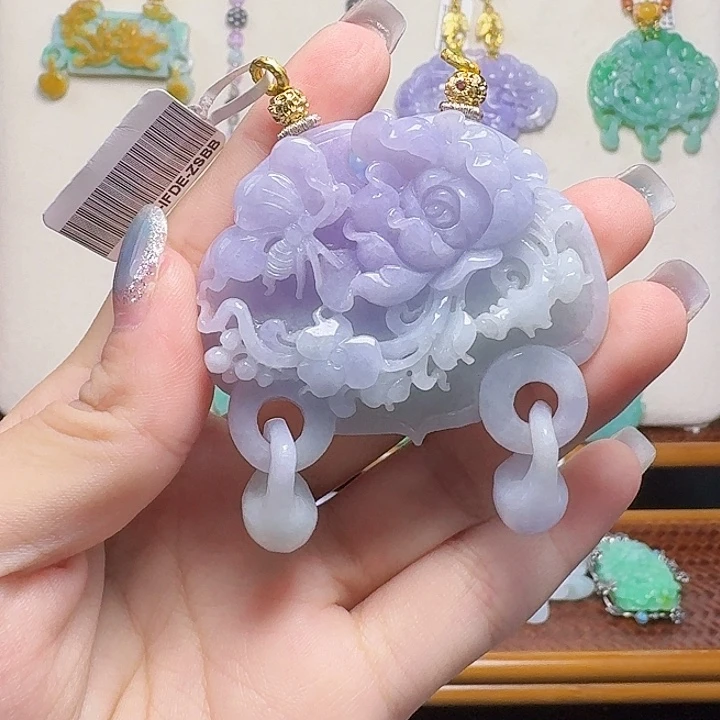 翡翠未镶嵌颈饰蝶恋花