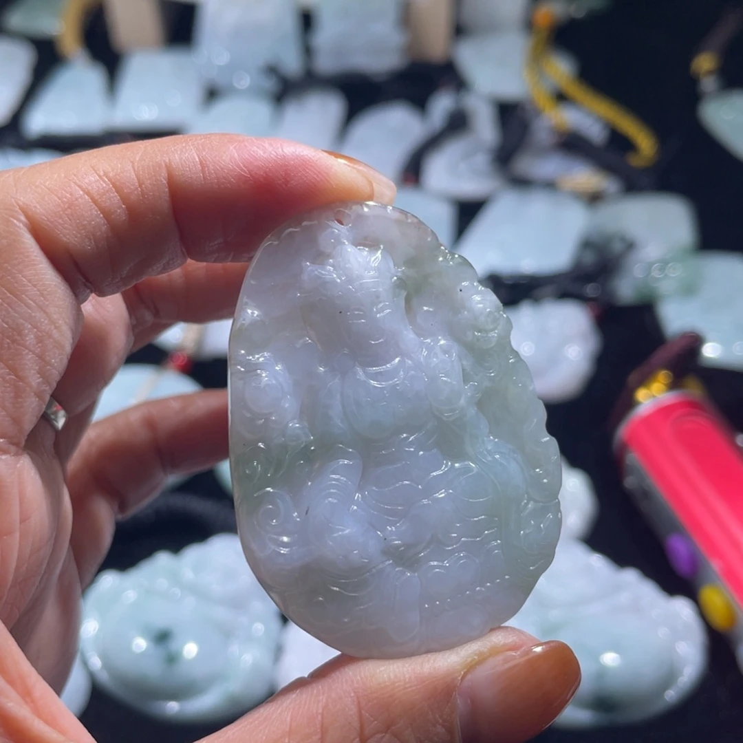 翡翠未镶嵌颈饰观音