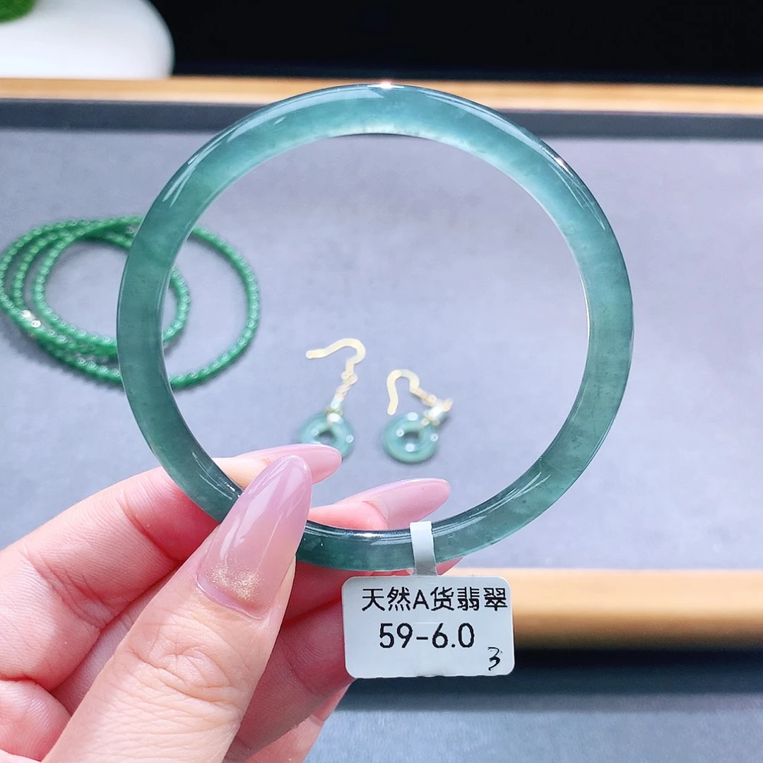 未镶嵌手镯（圆镯）翡翠