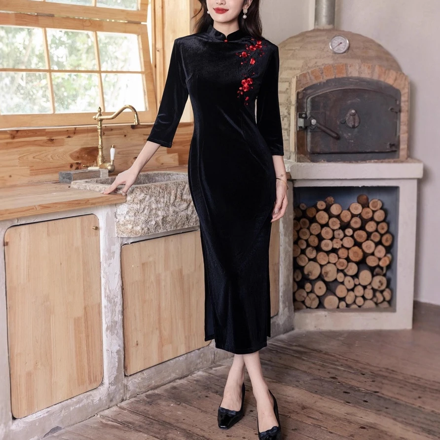 新中式年轻款高端黑色丝绒绣花旗袍长袖2025冬季绝美日常显瘦气质