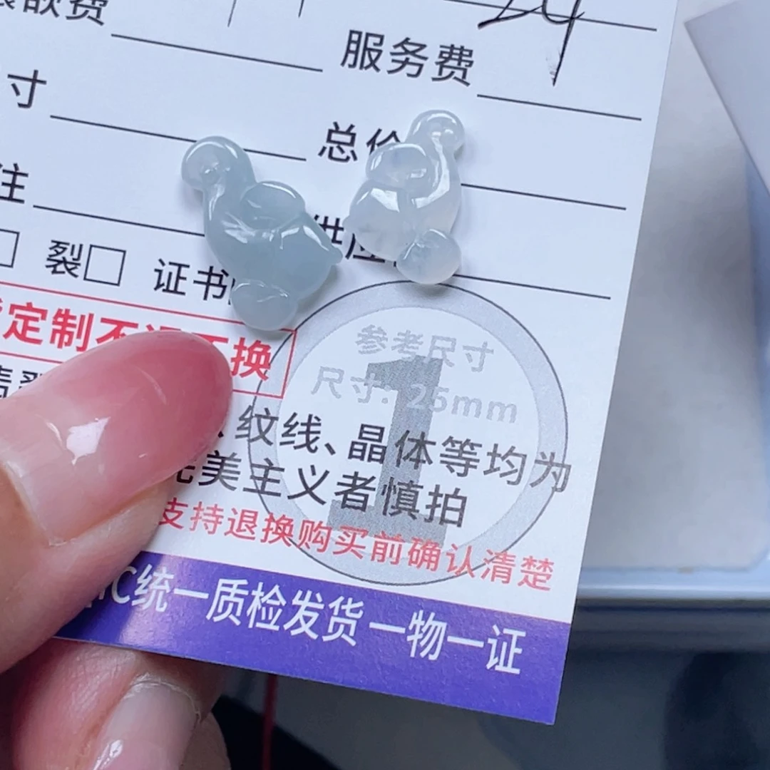 翡翠未镶嵌颈饰可**利