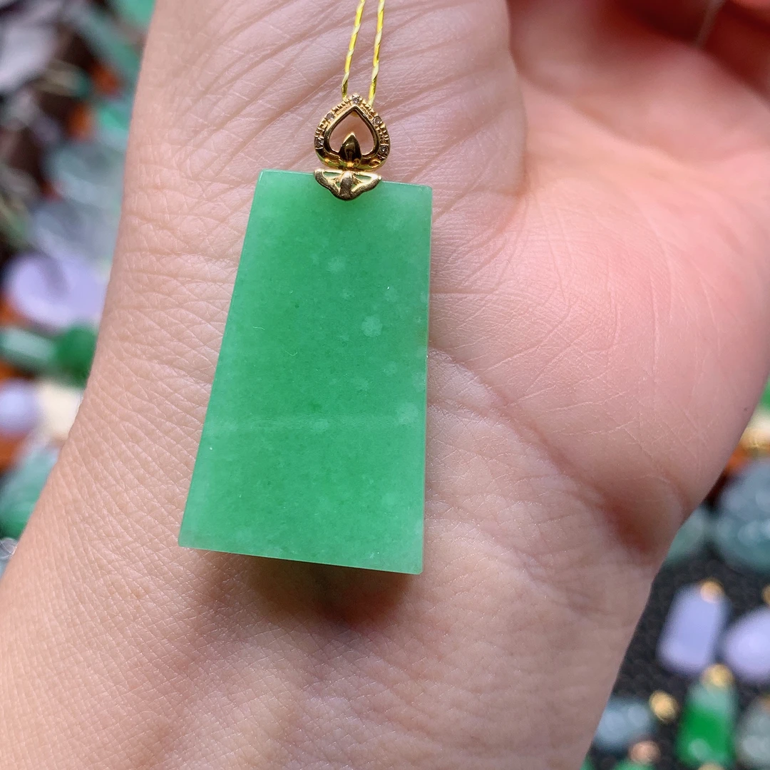 缅甸天然A货翡翠，绿无事牌，编号695/1114.尺30.-18.5-3.5