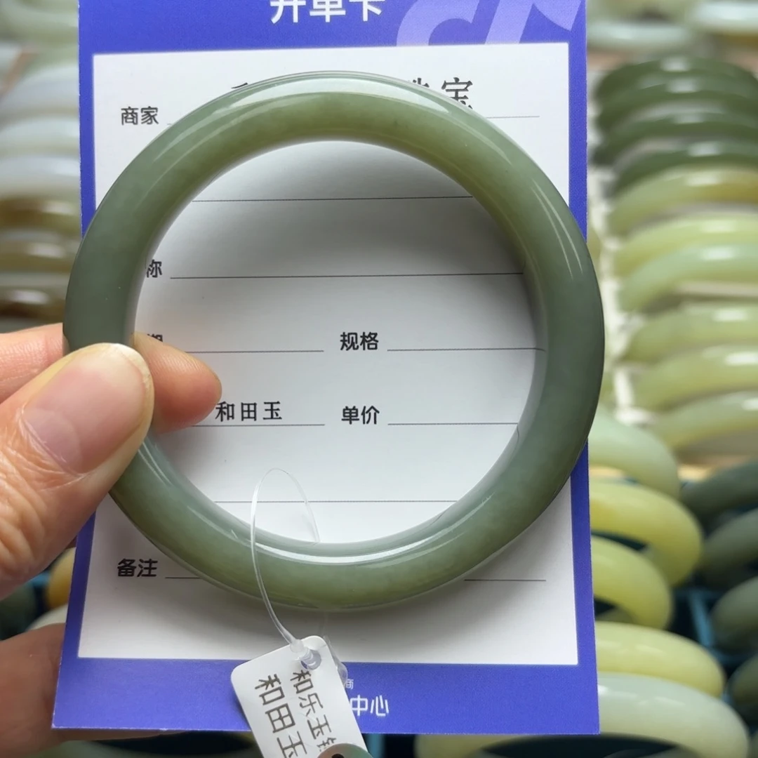 一***枞和田玉未镶嵌颈饰