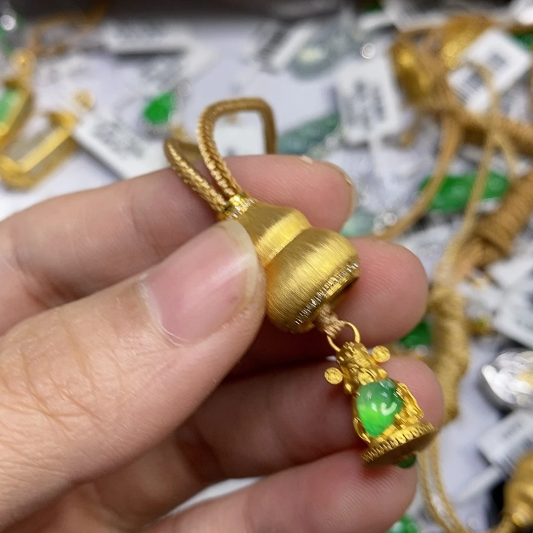 【闪购商品】颈饰18K金镶嵌翡翠啧*啧吊坠