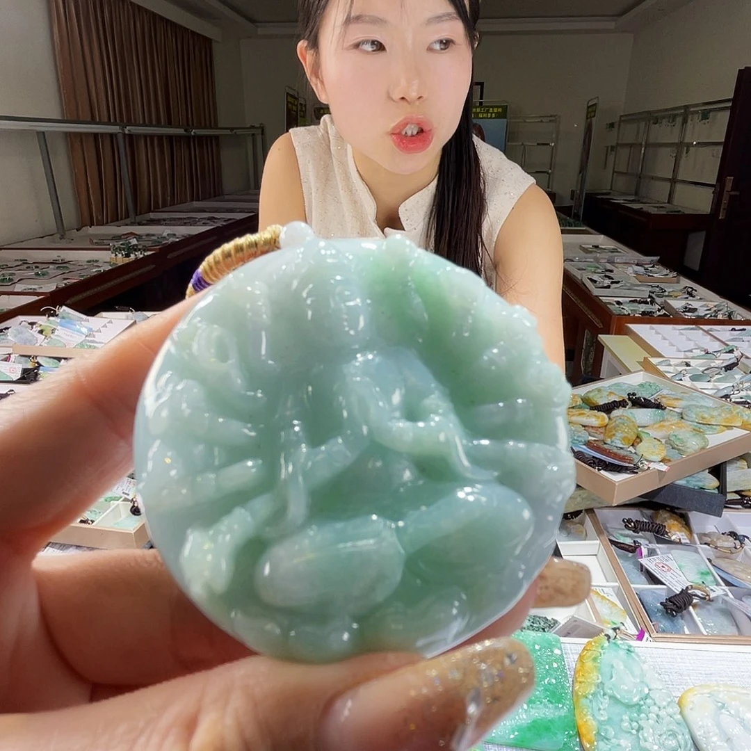 翡翠未镶嵌颈饰一