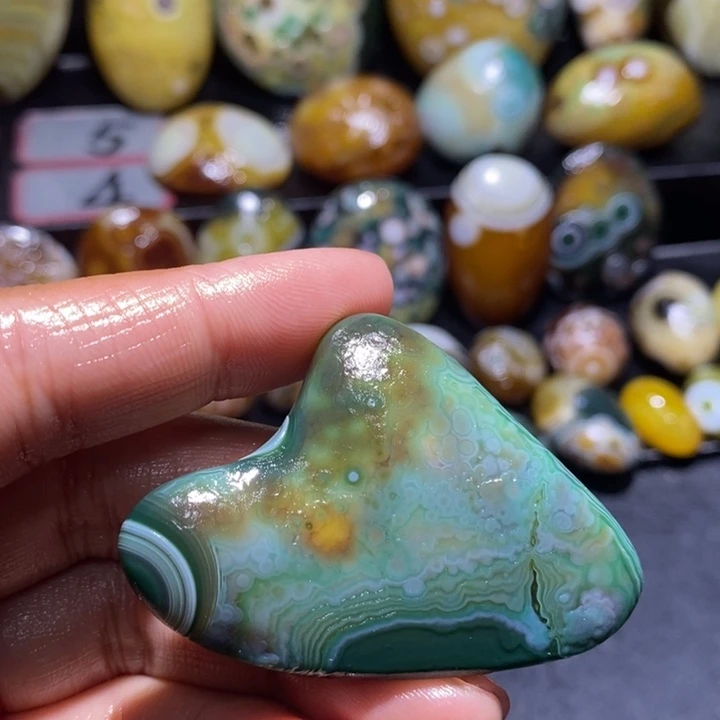 玛瑙/玉髓未镶嵌珠宝半成品60