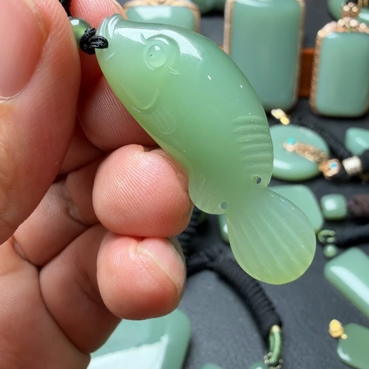 颈饰未镶嵌和田玉