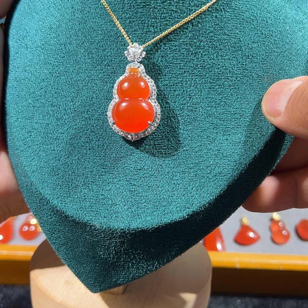 南红玛瑙18K金镶嵌颈饰