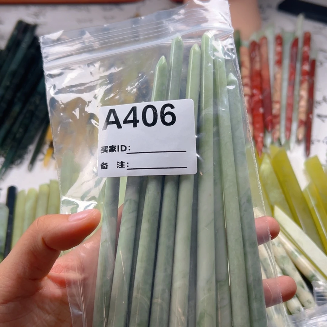 -***瘋未镶嵌蛇纹石玉颈饰