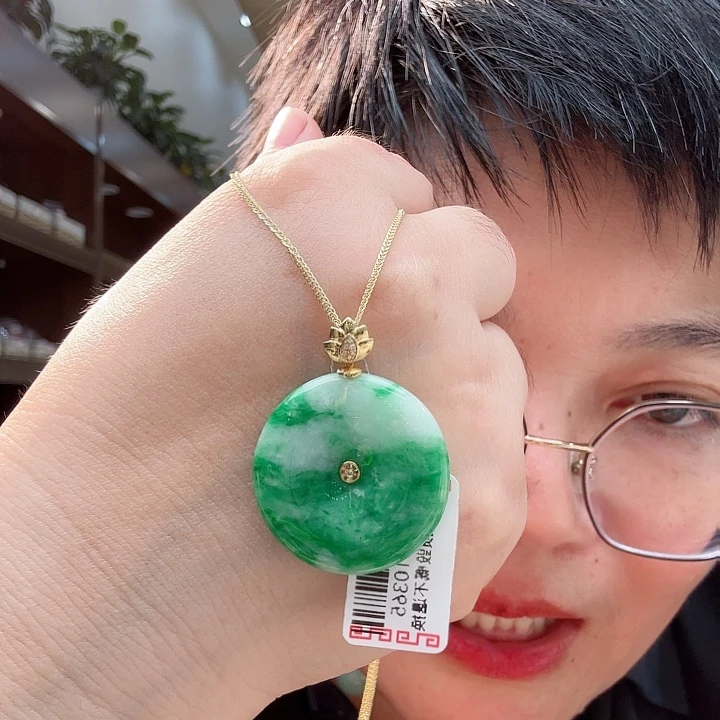 颈饰18K金镶嵌翡翠平安扣