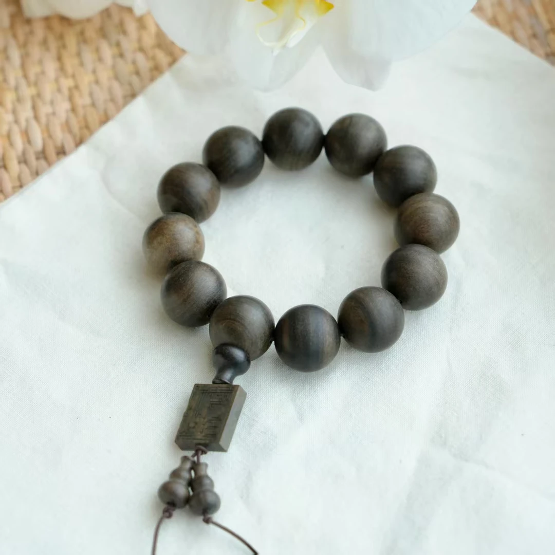 20*20沉贵宝带牌手串NN069