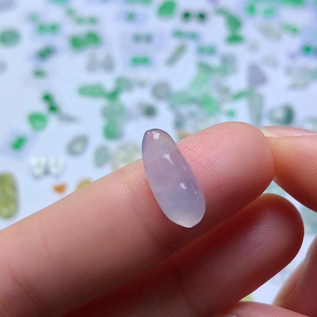 翡翠未镶嵌颈饰豆