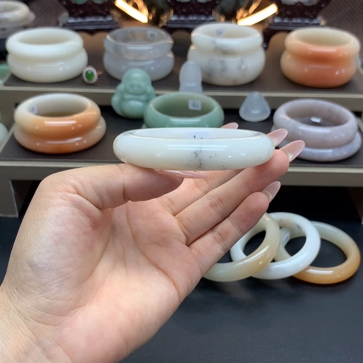 石英质玉手镯未镶嵌好***?54.8