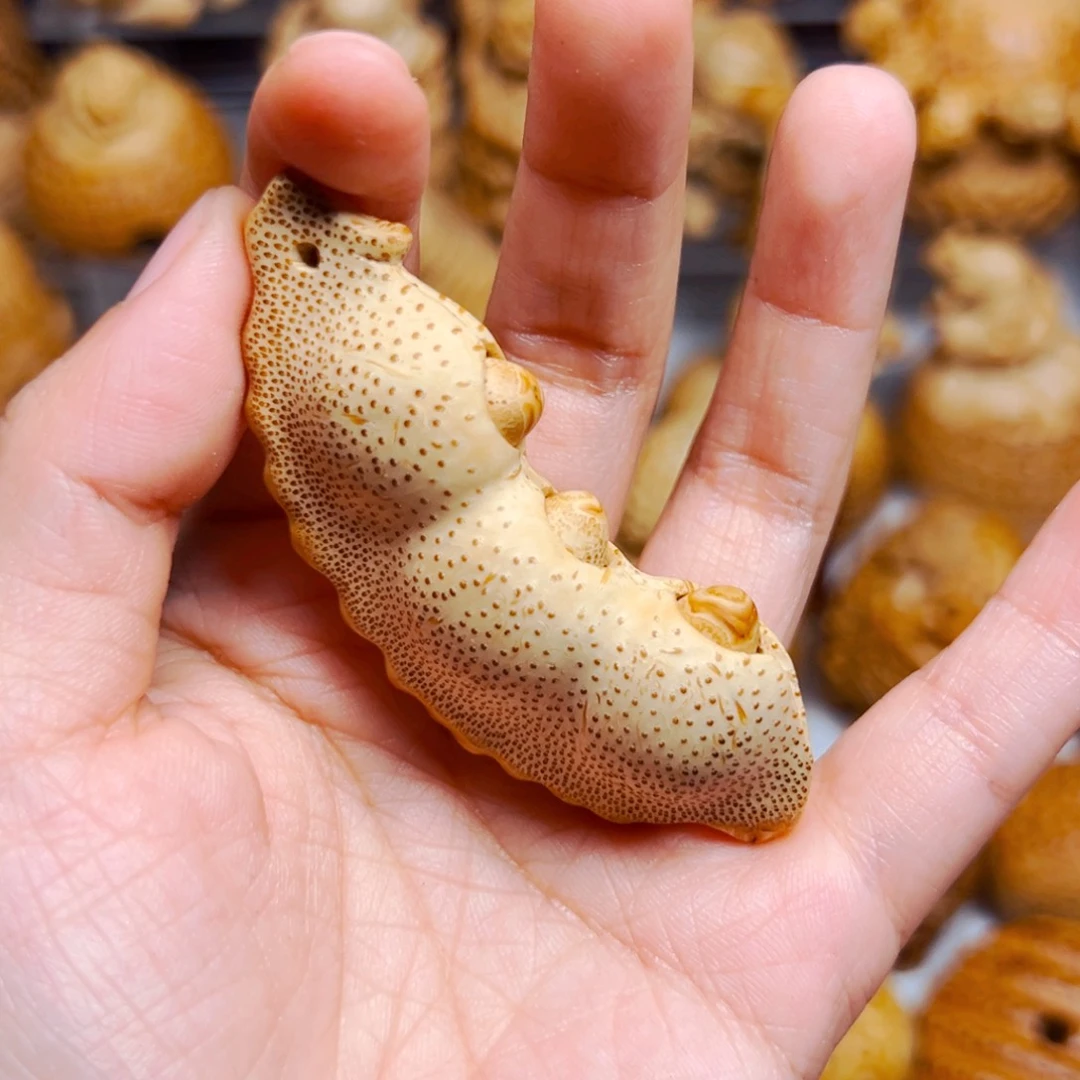 来***财竹根雕竹雕豆荚。