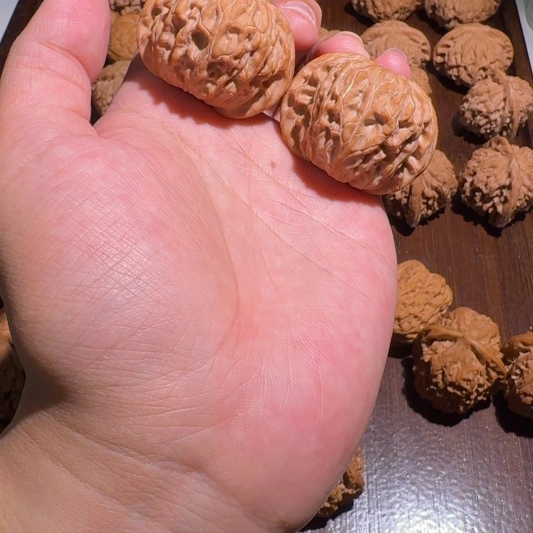 軒***.文玩核桃吊坠磨盘有修