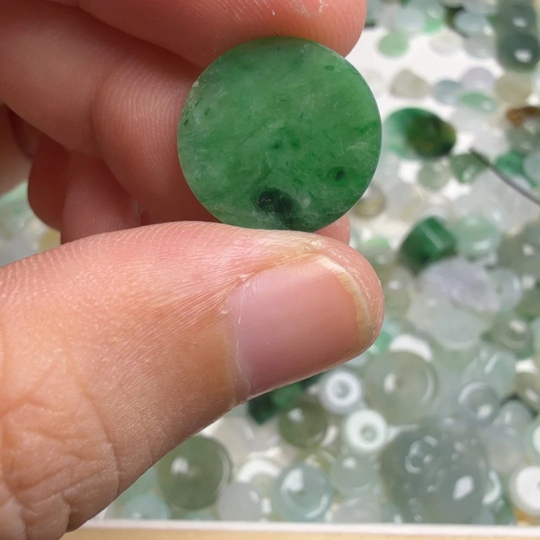 翡翠未镶嵌颈饰155