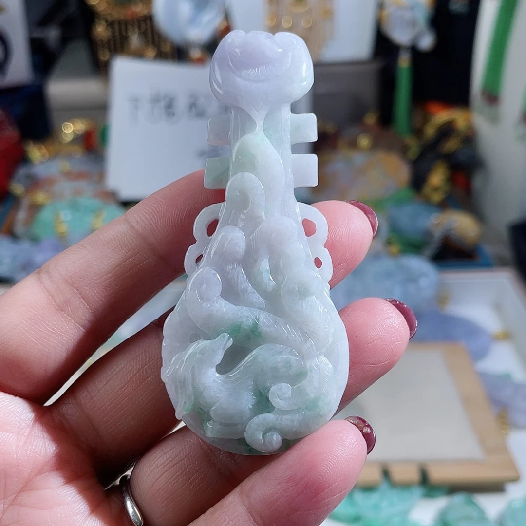 翡翠颈饰未镶嵌翡翠琵琶