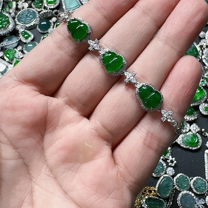 翡翠颈饰未镶嵌天然A货翡翠放漏