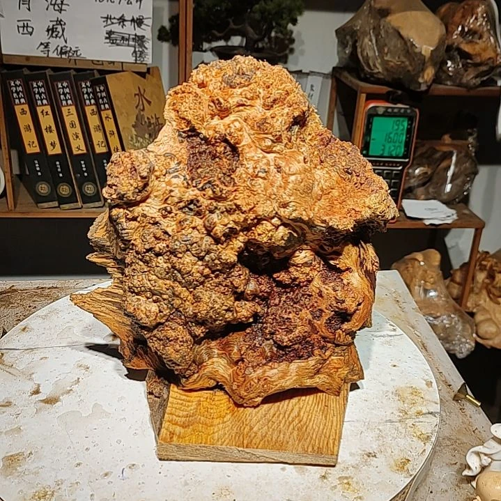 松木华**婆30北沉香琥珀木天然造型摆件