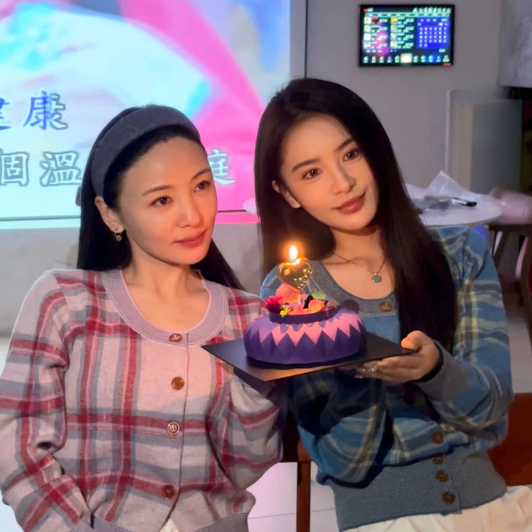 【限量尖货.薇薇安.紫标】DOKKY高定绵羊毛!精致刺绣|圆领针织开衫