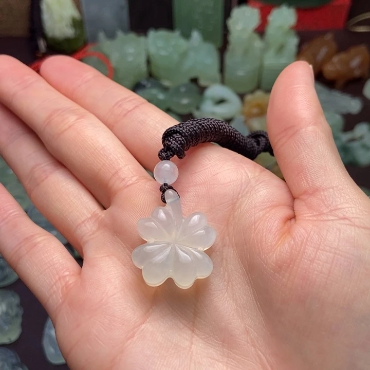 鏊***子蛇纹石玉未镶嵌颈饰
