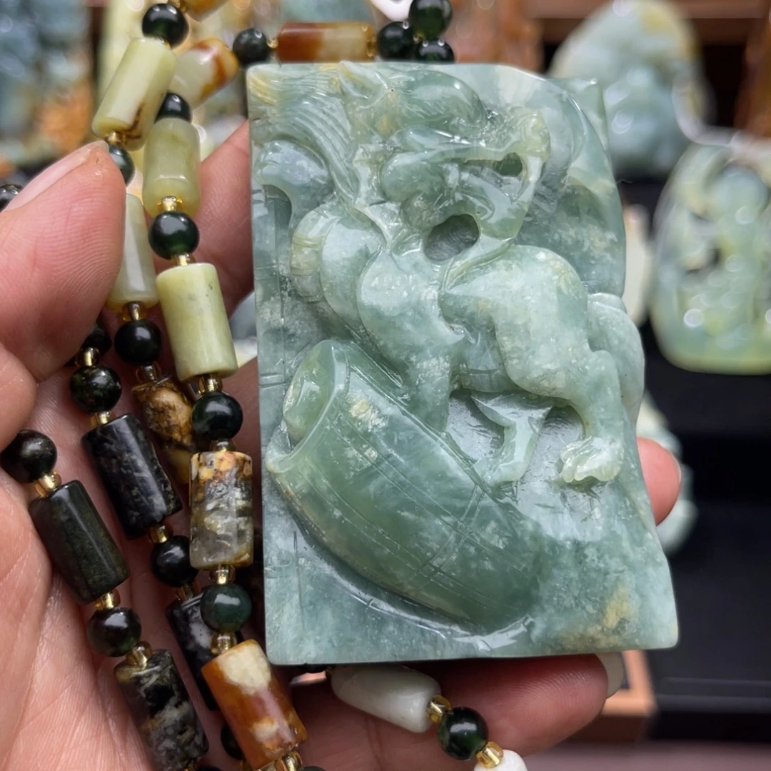 蛇纹石玉未镶嵌颈饰