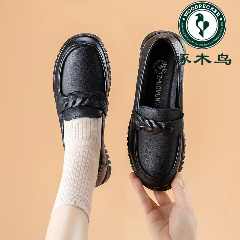 啄木鸟2025新款软底女鞋妈妈鞋舒适平底鞋软皮防滑乐福鞋豆豆鞋