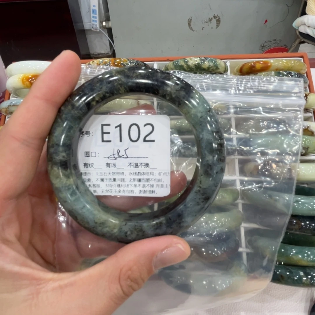 未镶嵌蛇纹石玉手镯嗳***！