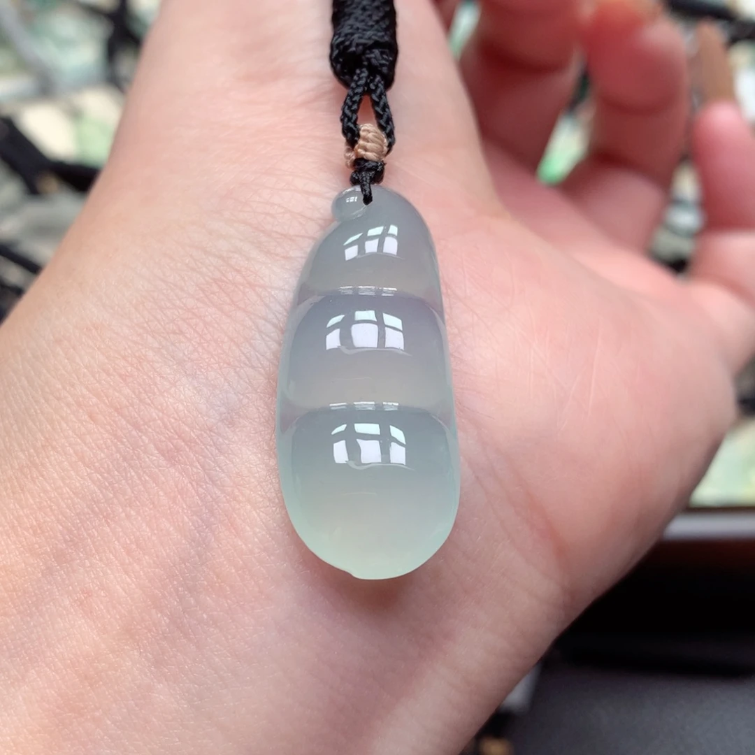 翡翠未镶嵌颈饰豆子