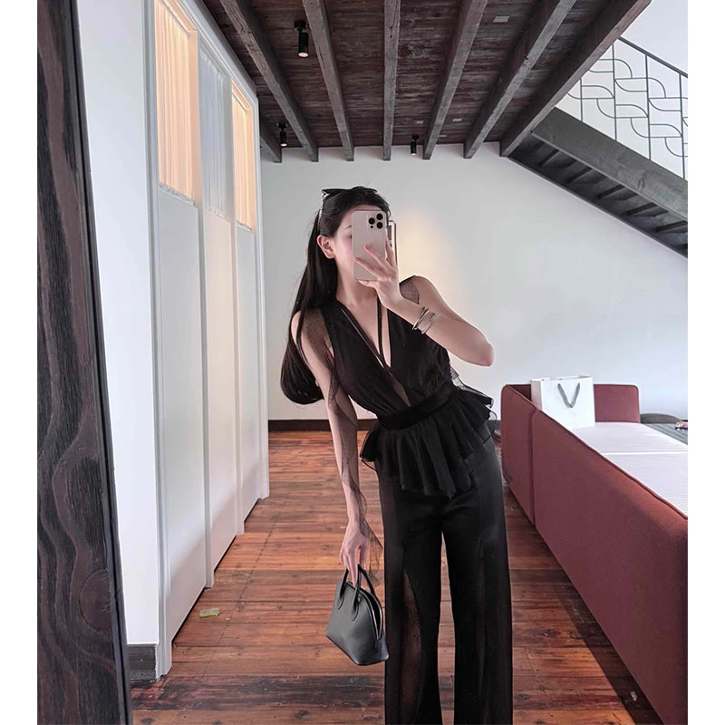 2025夏季新款ins小众设计感深V领网纱无袖上衣配蕾丝拼接阔腿裤女