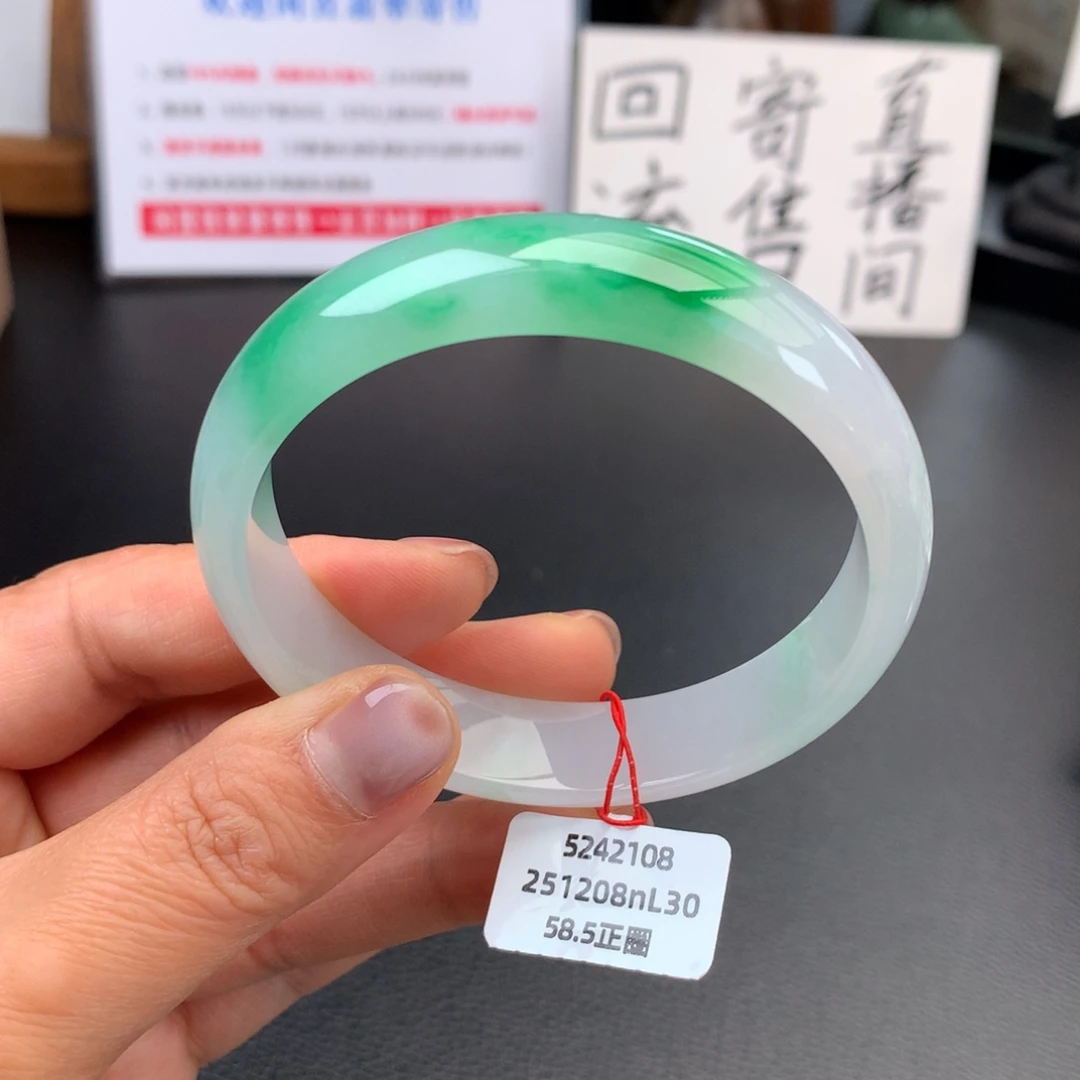 翡翠未镶嵌手镯糯冰起胶白底青性价比推荐