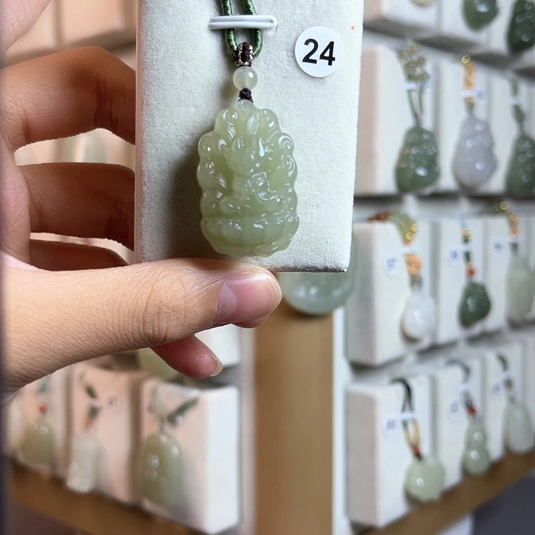 和田玉（糖玉）未镶嵌颈饰四*二