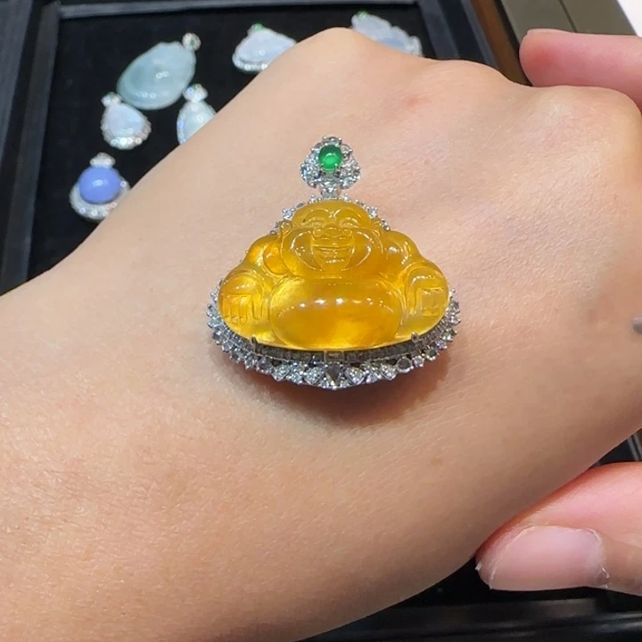 颈饰18K金镶嵌翡翠佛公